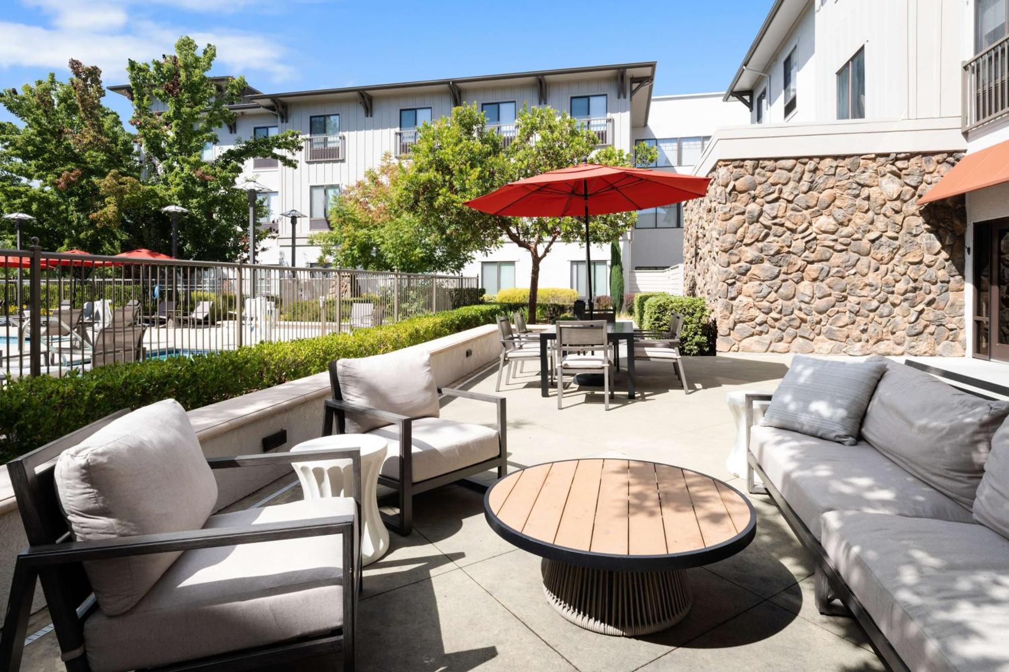 Hampton Inn & Suites Windsor-Sonoma Wine Country Ngoại thất bức ảnh