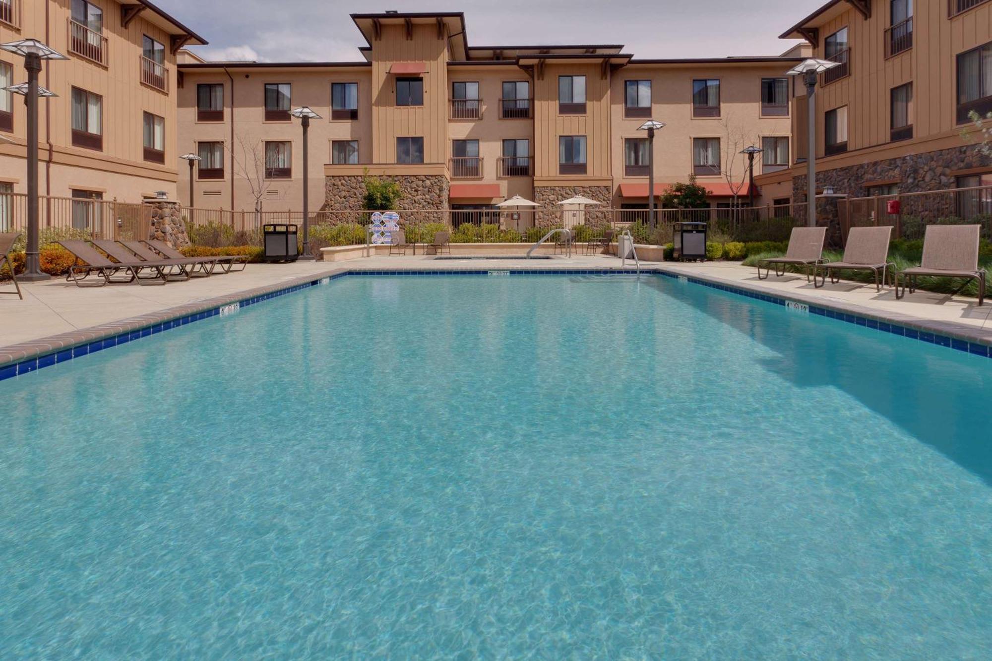 Hampton Inn & Suites Windsor-Sonoma Wine Country Ngoại thất bức ảnh