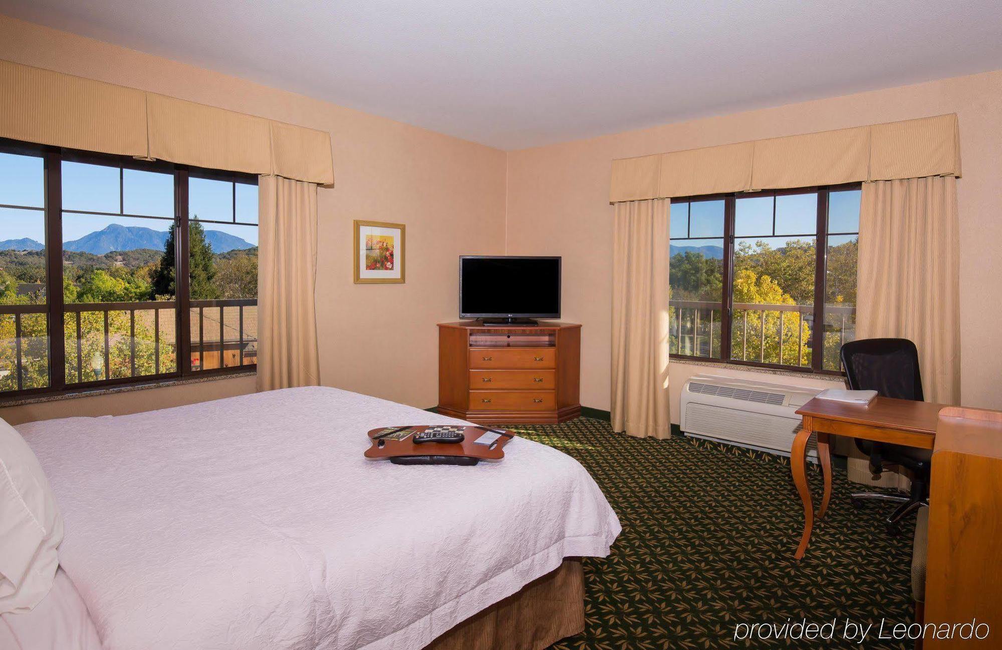 Hampton Inn & Suites Windsor-Sonoma Wine Country Ngoại thất bức ảnh